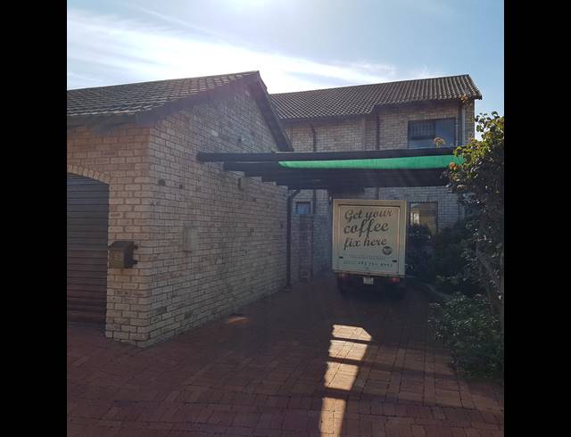 3 BEDROOM TOWNHOUSE RENTED IN GREENACRES